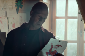 Незвичайний різдвяний ролик розповів про боротьбу Санти з раком
