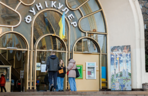 Руки, которые держат небо: в Киеве установили мозаику, посвященную противовоздушной обороне