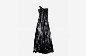 «Пакет для орка»: Balenciaga представила платье в виде мусорного мешка