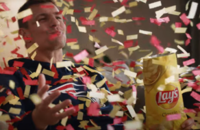 Победители Суперкубка снова ощутили победу с пакетами конфетти в ролике Frito-Lay