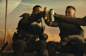 Liquid Death показав відпочинок загарбницької армії з фільму Зака Снайдера