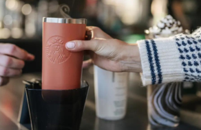 Starbucks дозволив використання персональних чашок клієнтів у кав&#8217;ярнях