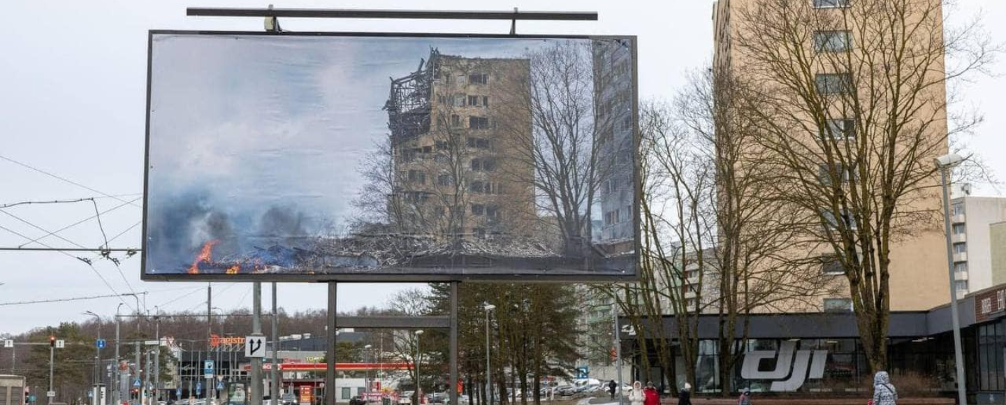 Білборди із зображеннями Таллінна в руїнах нагадали про жахи війни