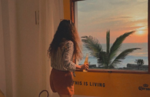 Corona перетворить вікна з видом на захід сонця на свою рекламу