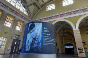 Відео про загиблих військових показуватимуть на вокзалах, у потягах та кінотеатрах України