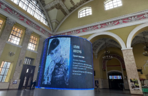 Видео о погибших военных будут показывать на вокзалах, в поездах и кинотеатрах Украины