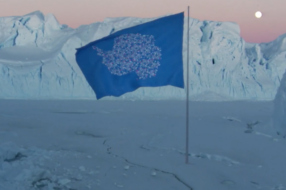 Оновлений прапор Антарктиди розповів про руйнівний вплив мікропластику на континент