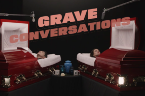 Знаменитости дали интервью в гробах в рамках нового ток-шоу о смерти