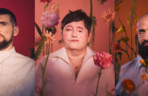 «Сміливі люди з квітами»: «Кураж Базар» представив фотопроєкт за участю людей з травмами обличчя
