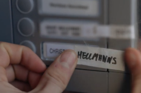Фанатам майонеза предложили изменить свою фамилию Heinz на Hellmanns