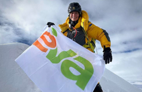 Прапор України замайорів на Евересті: альпіністка Антоніна Самойлова за підтримки EVA втретє підкорила найвищу гору планети
