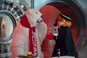 Ролик показав, як Білий Ведмідь завадив Гамбурглару викрасти секретну формулу Coca-Cola