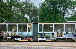 Общественный транспорт Украины забрендировали фотоисториями пострадавших от торговли людьми