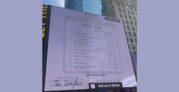 Фанаты Тейлор Свифт отметили ее достижения билбордом на Таймс-сквер