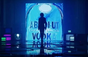 Absolut выпустил лимитированную серию бутылок, дизайн которой разработал Энди Уорхол