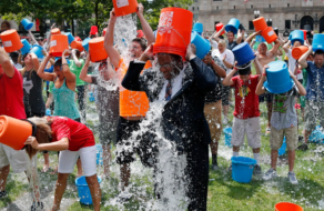 Вирусный флешмоб с обливанием Ice Bucket Challenge возродится к своему 10-летию
