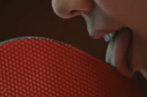 У Китаї розкритикували рекламу Nike, у якій тенісистка облизує свою ракетку