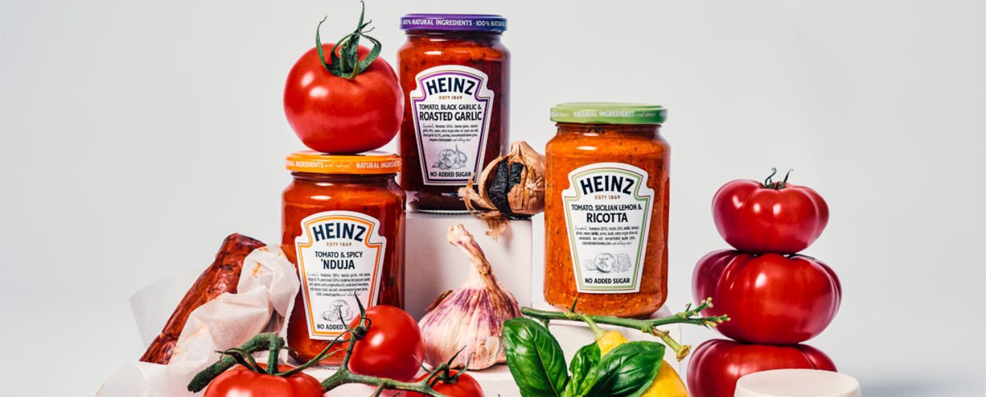 Острая колбаса и черный чеснок: Heinz представил линейку соусов для пасты, вдохновленную TikTok-трендами