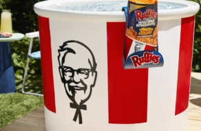 KFC перетворив свій бакет на ванну для охолодження після гострих чипсів