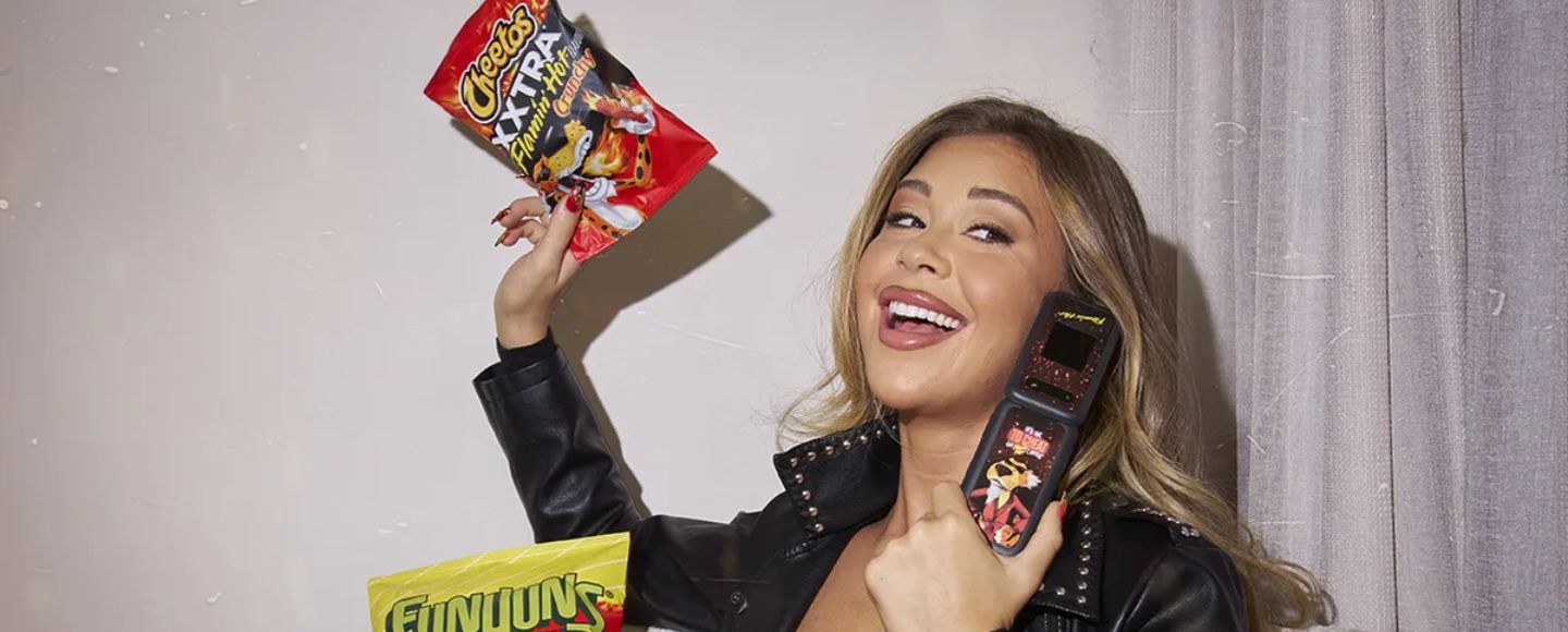 Frito-Lay випустив телефон для «зради» чипсам Flamin’ Hot Cheetos