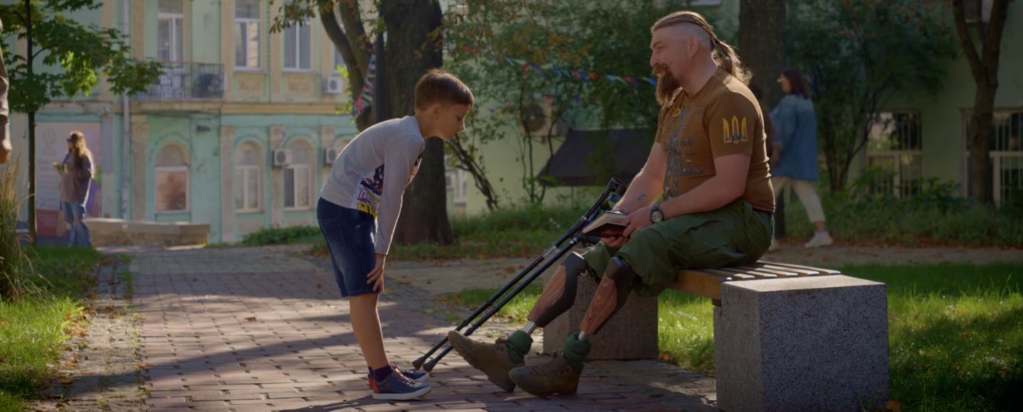 «Це саме той ветеран»: ролик закликав українців проявляти повагу до захисників та захисниць