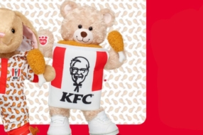 KFC випустив колекцію одягу та аксесуарів для плюшевих іграшок