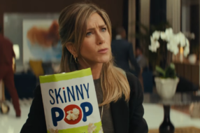 Дженнифер Энистон оказалась менее известной, чем попкорн в ролике SkinnyPop