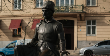 Пам'ятники українським козакам заговорили зірковими голосами