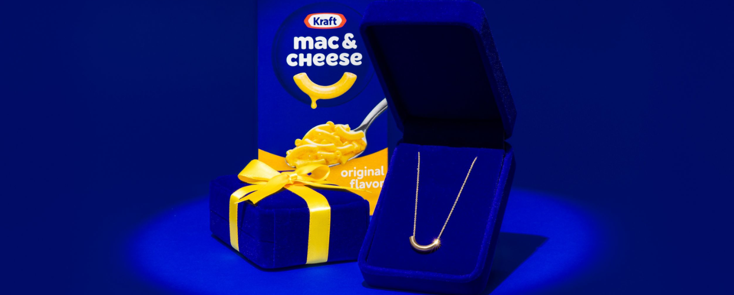 Kraft Mac & Cheese випустив золотий кулон з макаронів до Дня матері