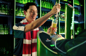 Heineken открыл «бары доверия» для просмотра утренних футбольных матчей