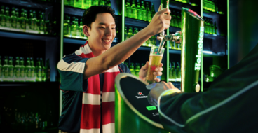 Heineken открыл «бары доверия» для просмотра утренних футбольных матчей
