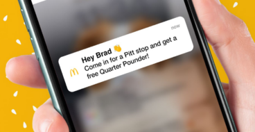 Брэд Питт в McDonald's: как сеть фаст-фуда превратила визит актера в маркетинговую кампанию
