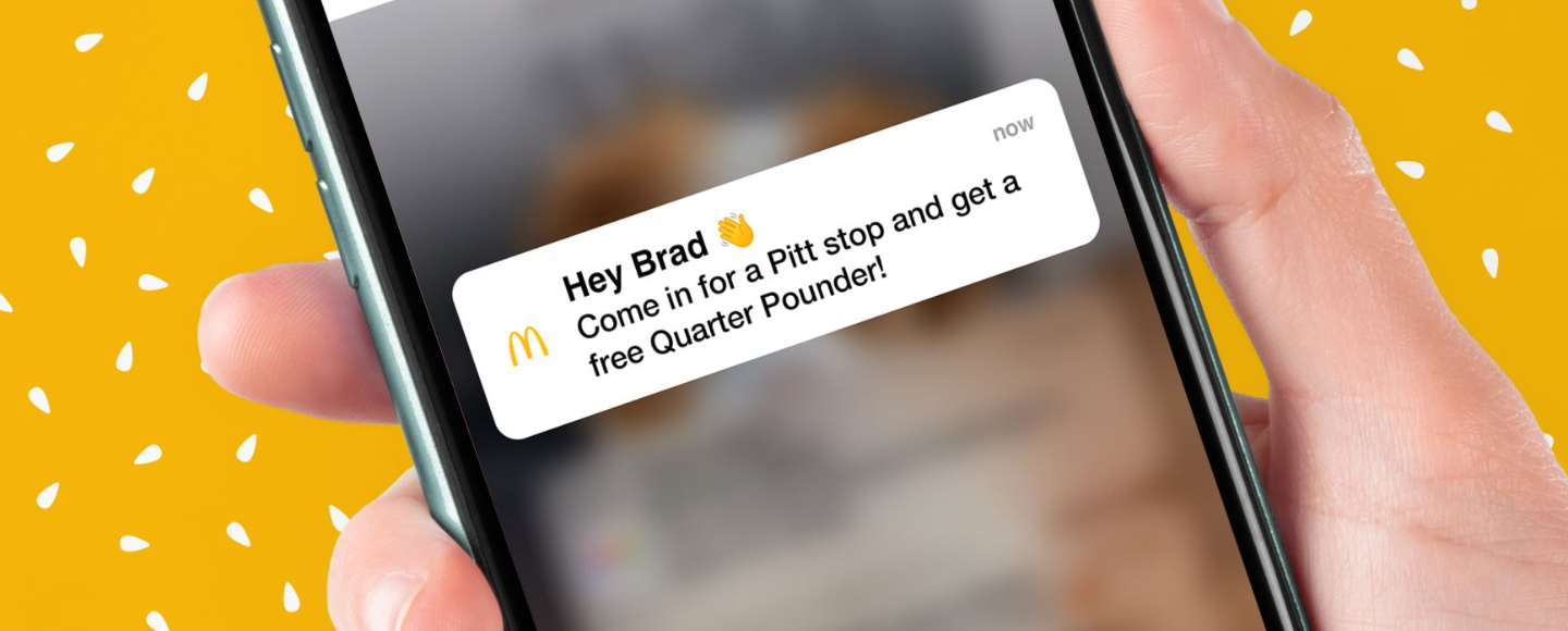 Бред Пітт у McDonald’s: як мережа фаст-фуду перетворила візит актора на маркетингову кампанію