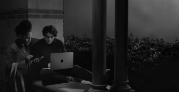 Жуткие ролики Apple показали, как компьютеры Mac упрощают жизнь студентов