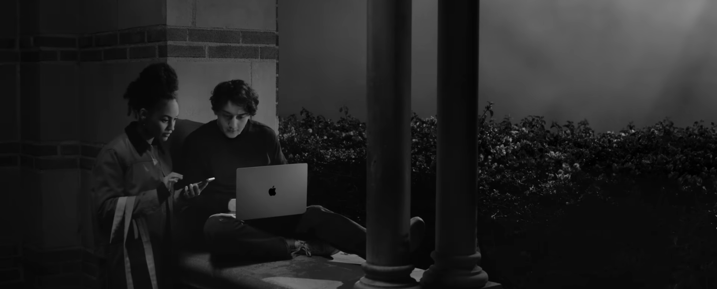 Моторошні ролики Apple показали, як комп’ютери Mac спрощують життя студентів