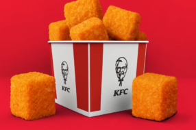 Вручную или на фабрике: KFC раскрыла правду об изготовлении своих стрипсов