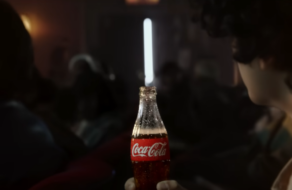 Coca-Cola перетворила свої пляшки на світлові мечі джедаїв