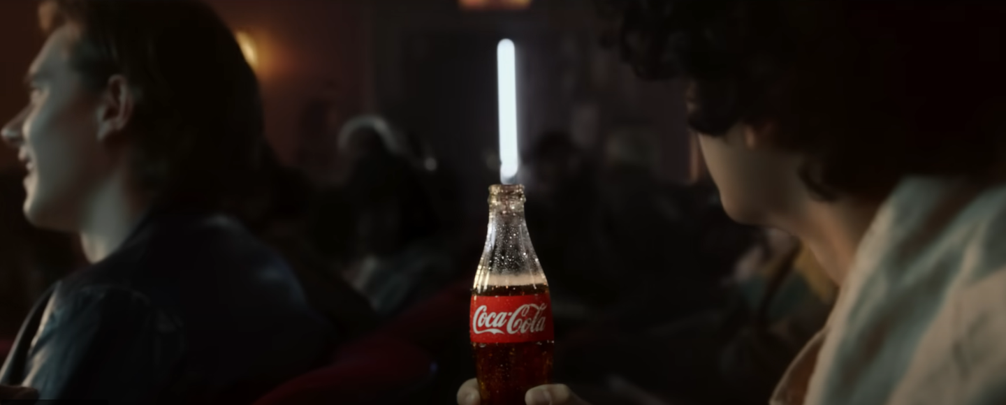 Coca-Cola перетворила свої пляшки на світлові мечі джедаїв