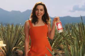 Cointreau висміяв всюдисущість зіркових брендів текіли