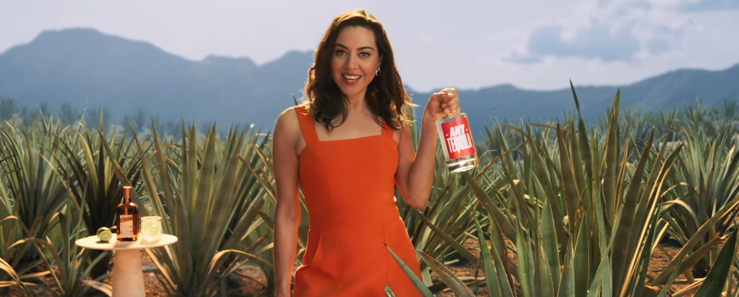Cointreau висміяв всюдисущість зіркових брендів текіли