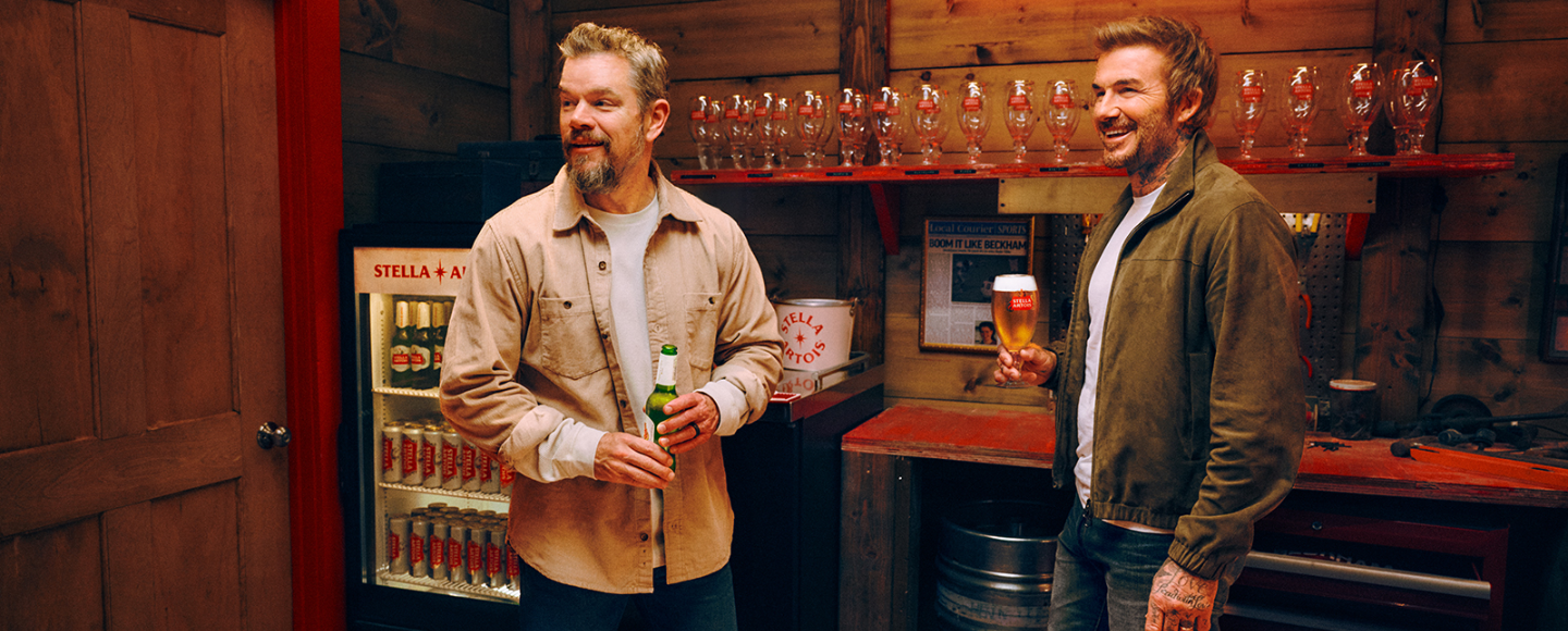 Метт Деймон похизувався колекцією келихів Stella Artois перед Девідом Бекхемом