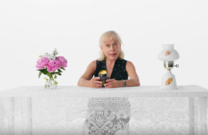 Чи може газована вода вбити: Liquid Death перевірив це на мамах своїх колег