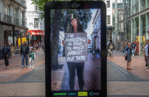 Як зробити протести безпечними: Greenpeace створив білборд, який неможливо заарештувати