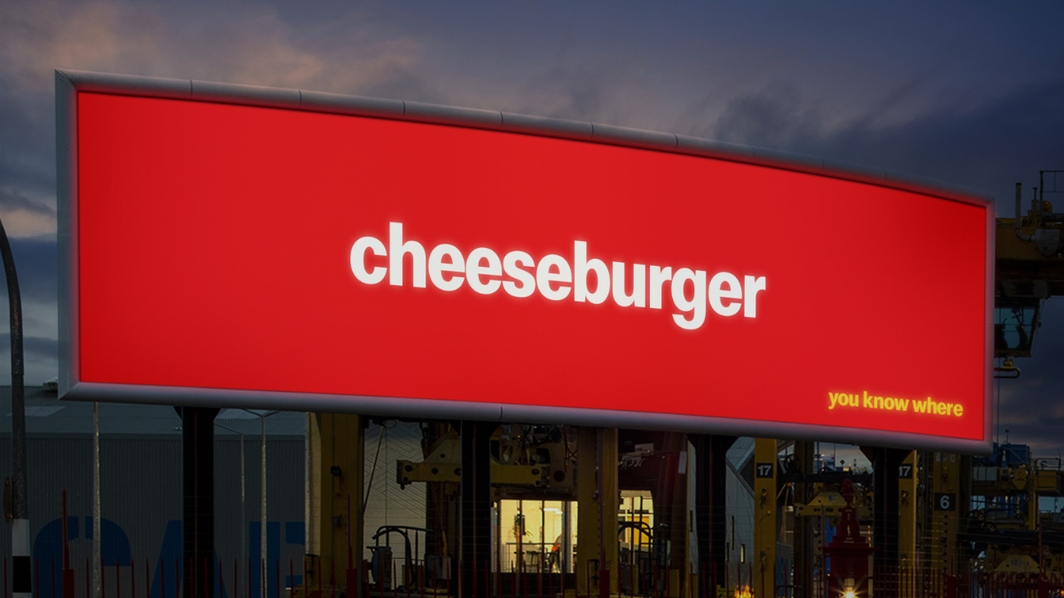 Где съесть вкусные бургеры: почему McDonald’s убрал лого и фото блюд из своих билбордов