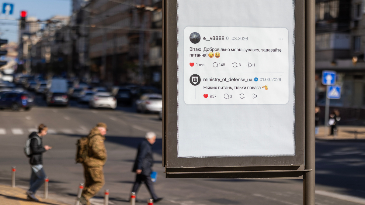 Міноборони створило білборди з постами Threads про повагу до військових