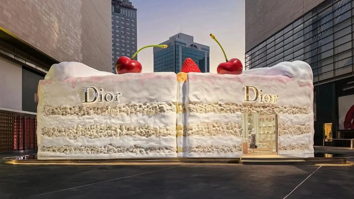Dior створив попап у формі гігантського торта
